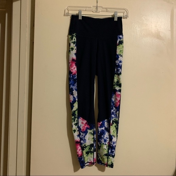 GapFit Athletic Soft Comfortable Yoga Navy Floral Print Leggings. Size XS - Picture 7 of 12